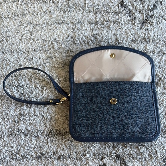 MICHAEL Michael Kors Blue Clutch Wristlet with snap closure NWT leather - Picture 6 of 10